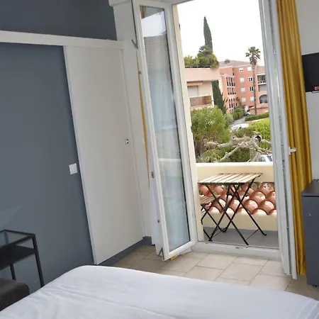 Le Castellamar מלון 3*